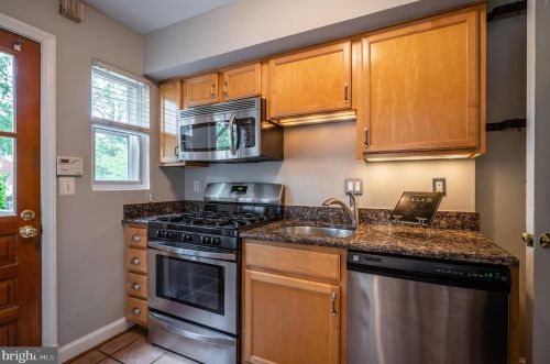 16 Monroe Ave, Alexandria VA 22301-1923 exterior