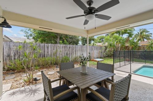 1330 27 Ave, Boynton Beach FL 33435-7529 exterior