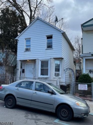 72 8th St, Paterson, NJ 07506-3609