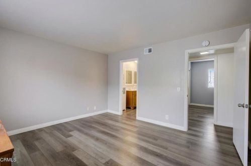 553 E St, Oxnard CA 93030-6983 exterior