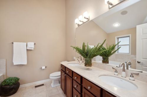 4008 Kolmar Ave, Chicago IL 60712-4703 exterior