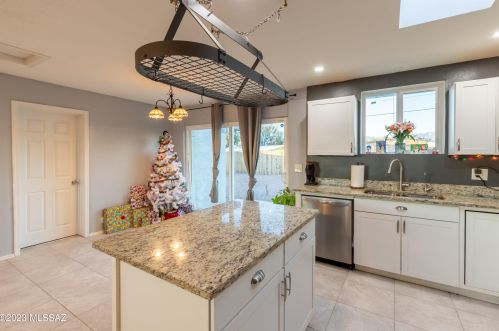 8051 Malvern St, Tucson AZ  85710-4238 exterior