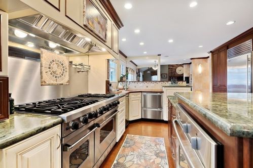 181 Johnny Cake St, North Andover MA 01845-5613 exterior