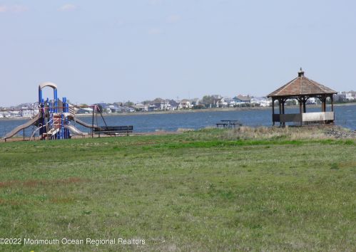 1413 Daytona Rd, Lacey NJ 08731-5016 exterior