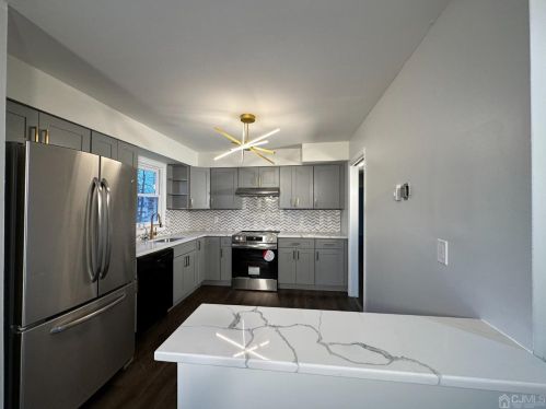 240 Garfield St, Edison NJ 08820-1719 exterior