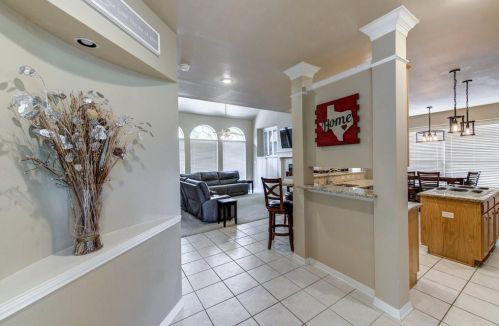 4933 China Gdn Dr, Austin TX 78730-3577 exterior