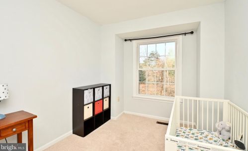 5648 Ridge View Dr, Alexandria VA  22310-1467 exterior