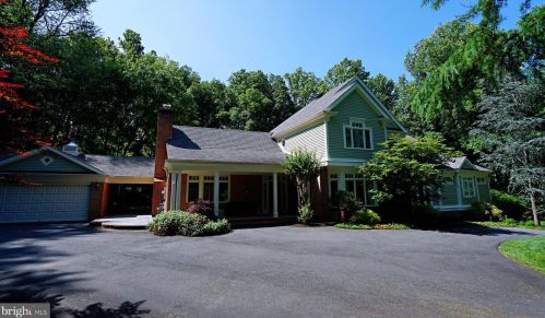 8726 Brook Rd, Mc Lean VA  22102-1541 exterior