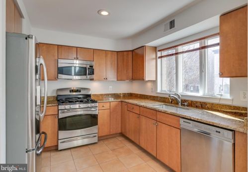 747 3 St, Philadelphia PA 19147-3324 exterior