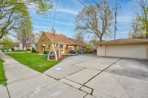 2403 81, Milwaukee WI 53213-1012 exterior