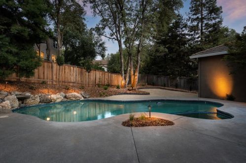 1183 Manning Dr, Folsom, CA 95762-5839