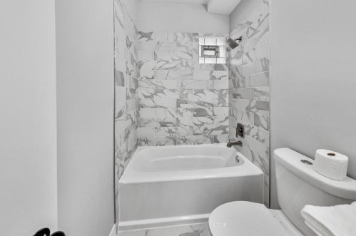 245 13 Ave, Broadview IL 60153-1407 exterior