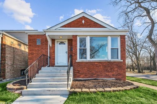 9857 Woodlawn Ave, Chicago, IL 60628-1643