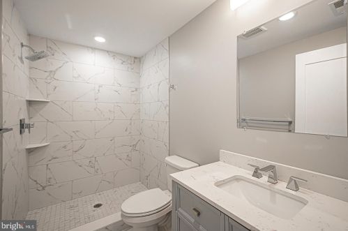 746 16th St, Philadelphia PA 19130-2924 exterior