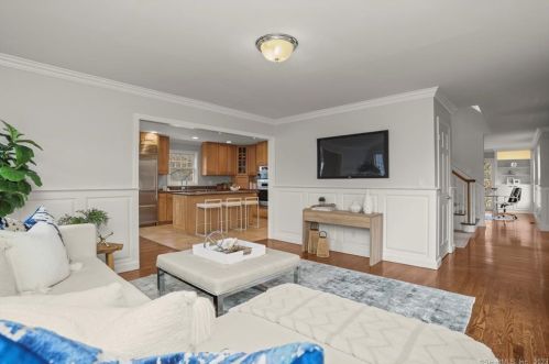 80 Indian Harbor Dr, Greenwich CT 06830-7148 exterior