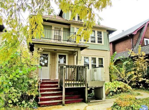 3152 39th St, Milwaukee, WI 53215-4015