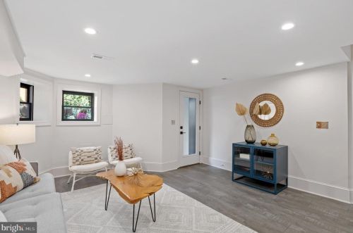 1744 T St, Washington DC 20009-7102 exterior