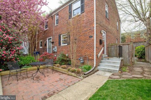 2936 Landover St, Alexandria VA  22305-1901 exterior