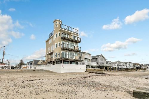 4 Lawrence Ct, Milford CT 06460-7336 exterior