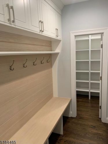 9 Dogwood Ter, Livingston NJ  07039-3601 exterior