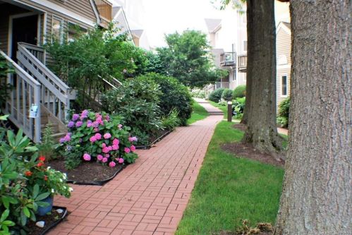 25 Glenrock, Norwalk CT 06850-1372 exterior