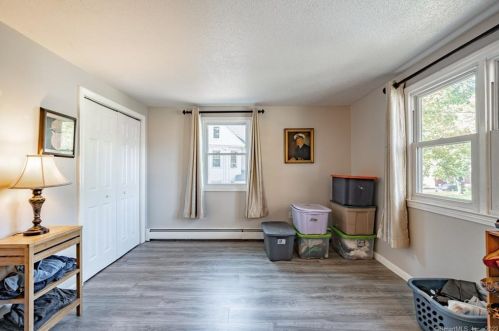 84 Spg St, Windsor Locks CT 06096-2207 exterior