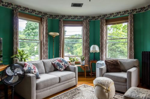 132 Pleasant Ave, Portland ME 04106-6226 exterior