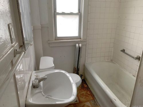 158 10th Ave, Mount Vernon NY 10550-4304 exterior