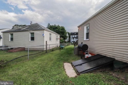 301 Hollywood Dr, Trenton NJ 08609-1805 exterior