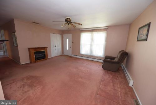 1523 Heather Pl, Pottstown PA exterior