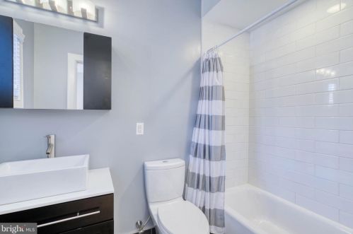 606 Christian St, Philadelphia PA 19147-2901 exterior