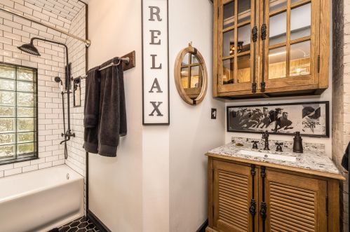 3420 Dousman St, Milwaukee WI 53212-1736 exterior