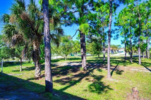 4655 12 St, Naples FL 34120-6468 exterior