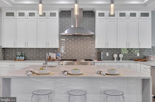 1864 Kirby Rd, Mc Lean VA 22101-5326 exterior