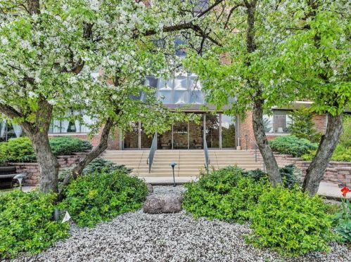 2 Atrium Way, Elmhurst, IL 60126-5264