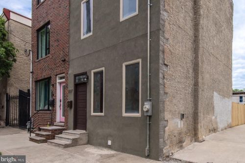 2037 Lawrence St, Philadelphia PA 19120-1828 exterior