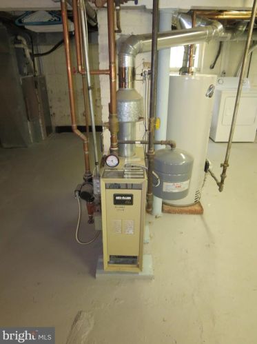 15 Oakland Ave, Camden NJ 08107-1211 exterior