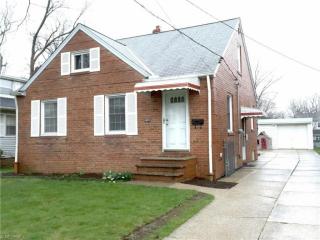 1527 Winchester Rd, Cleveland OH  44124-2820 exterior