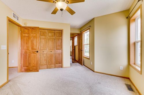 1932 Shamrock Pl, Chaska MN 55318-5405 exterior