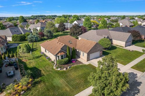 21855 Town Gate Dr, Macomb Township MI 48044-3791 exterior