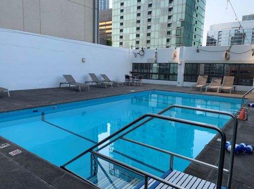 230 Ontario St, Chicago IL 60611-3605 exterior