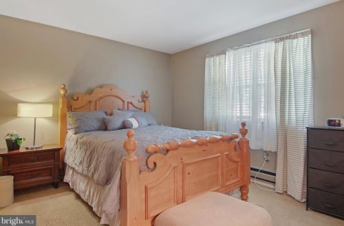 2525 Valley Dr, Lancaster PA  17603-5964 exterior