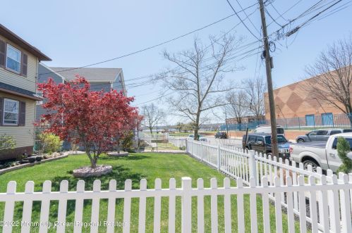 56 1st St, Perth Amboy, NJ 08861-4643