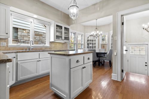 6162 Washington Cir, Milwaukee WI 53213-2472 exterior