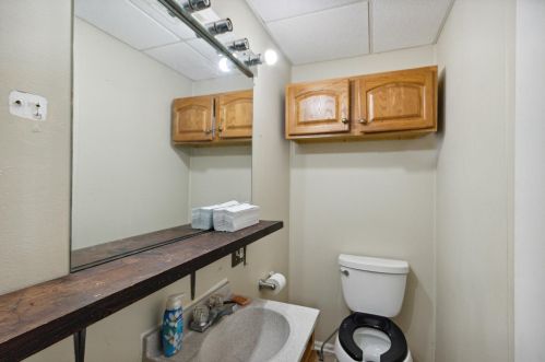 937 Leonard St, Grand Rapids MI 49534-0011 exterior