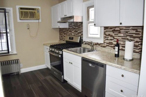 30 Harvard St, Valley Stream, NY 11580-4818