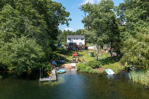 63 Glenmore St, Springfield MA 01129-1064 exterior