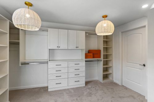 4150 Lake Dr, Milwaukee WI  53211-1719 exterior