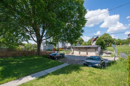 2337 Holton St, Milwaukee WI  53212-3355 exterior