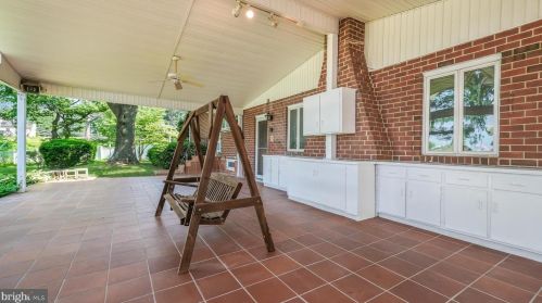 1078 Corn Crib Dr, Huntingdon Valley PA 19006-3306 exterior